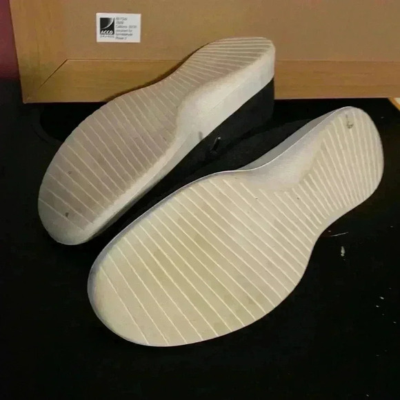 Allbirds Shoes - Picture 6 of 7